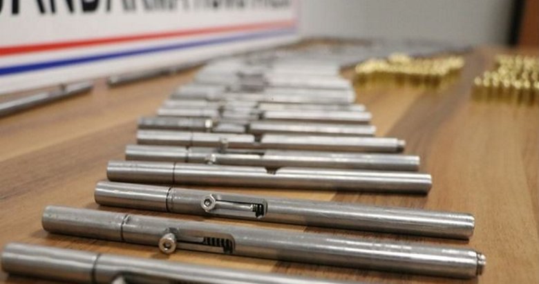 Denizli’de kalem görünümlü 50 suikast silahı ele geçirildi