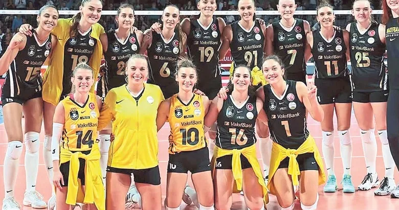Voleybolseverler İzmir’de yıldızlara doydu!