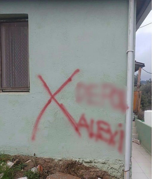 İzmir’de bazı evlerin duvarına skandal yazılar! Soruşturma başlatıldı
