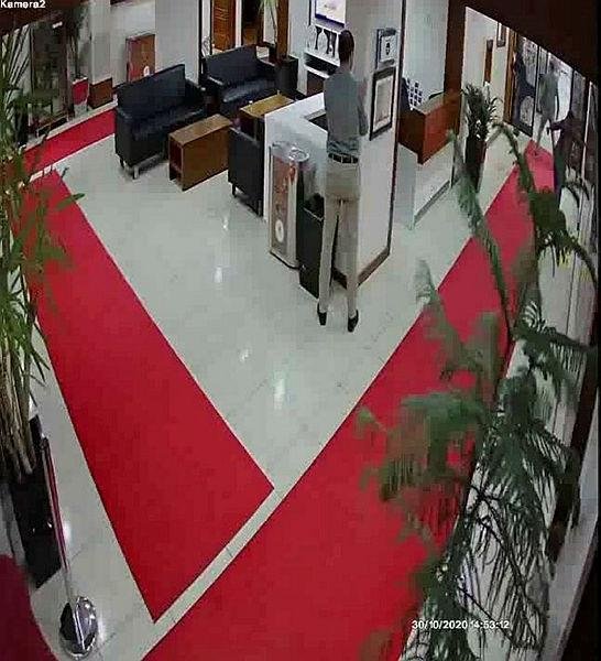 Agir Hasarli Torbali Belediye Binasinda Deprem Ani Izmir Haberleri