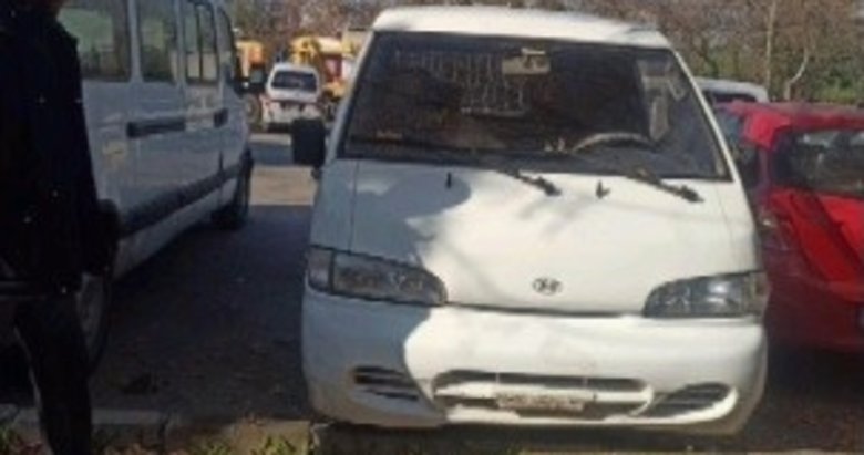 İzmir’de otomobillere dadanan hırsızlar kılık değiştirirken yakalandı