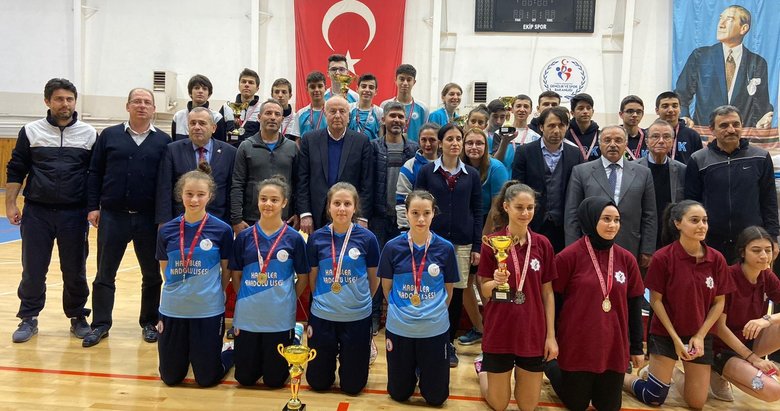 Istanbul Liseler Arasi Masa Tenisi Birincisi Medeniyet Okullari Spor Haberleri