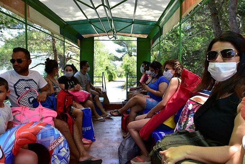 Herkes oraya akın ediyor! İncekum, tropik adayı andırıyor