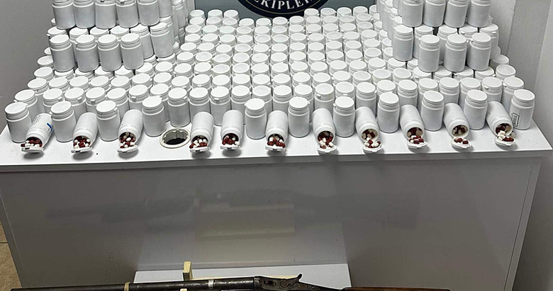 İzmir’de durdurulan araçtan çıkanlar şoke etti! Binlerce...