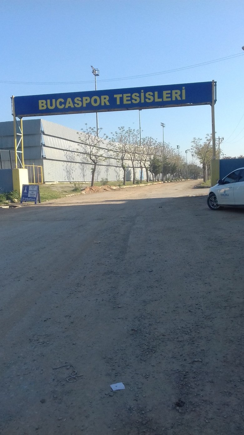 İzmir’de Buca Kaynaklar Tesisleri’nin çevresi kaderine terk edildi! Yıldız yuvasıydı çöp yığını oldu