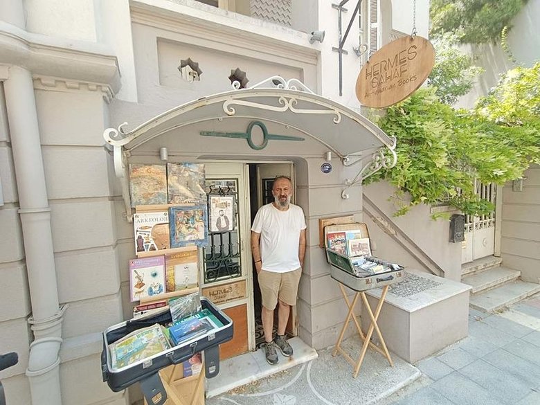 İzmirli sahaf dünyaca ünlü markayı dize getirdi