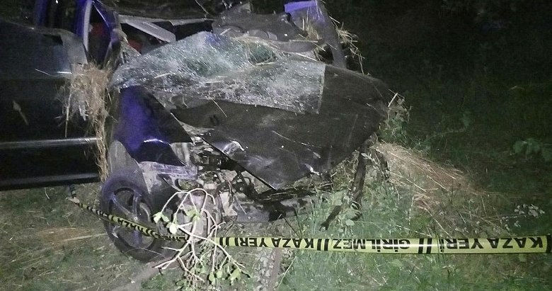 İzmir’de şarampole devrilen araçtaki 2 kişi öldü