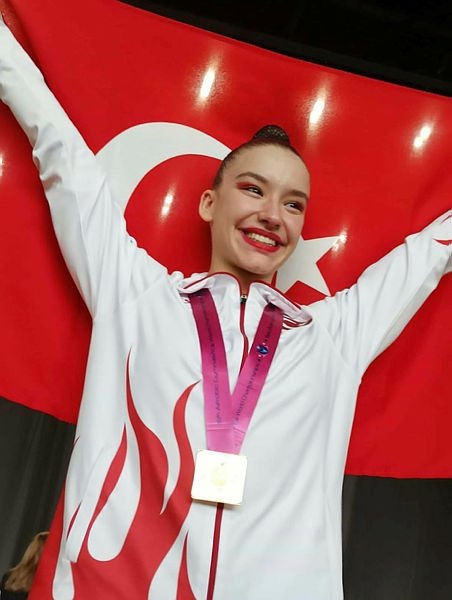 Cimnastikte Akhisarlı dünya şampiyonu Ayşe Begüm Onbaşı’nın bir hayali var: Olimpiyat altını