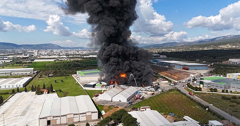 İzmir’de yangın dehşeti