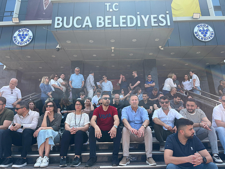bucadaki-kriz-tum-izmire-yayiliyor-iscilerden-is-birakma-cagrisi-1778590726663.png