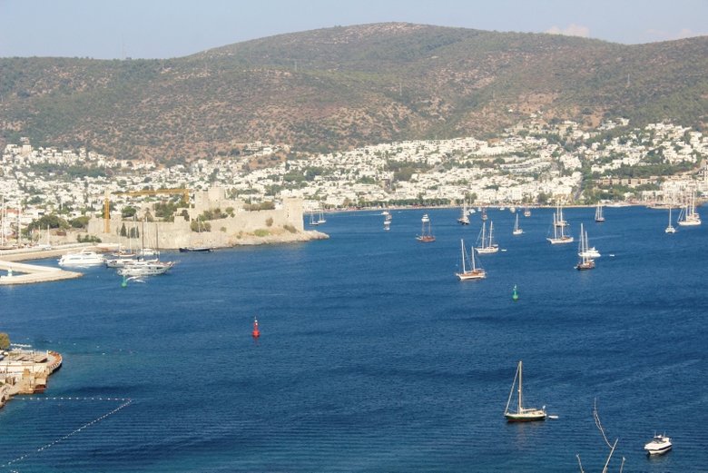 Nüfus patlaması yaşanan turizm cennetinde yazlıkçılar nüfuslarını Bodrum’a aldırıyor