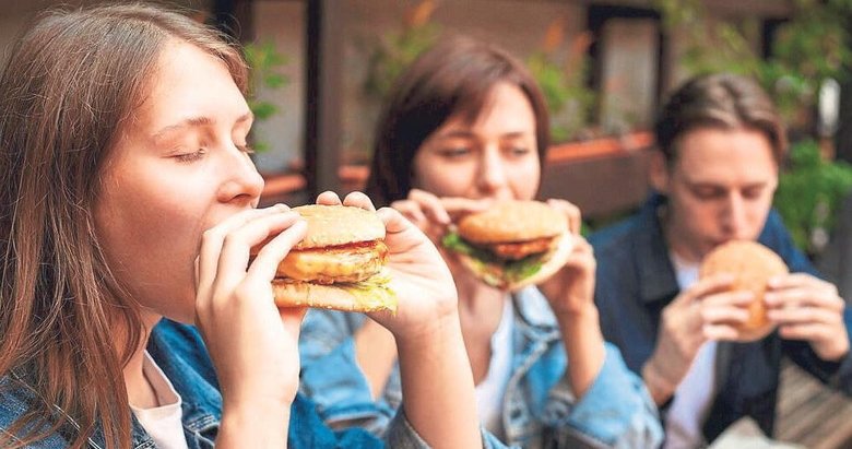 Yanlış beslenme erken ergenliğe yol açıyor