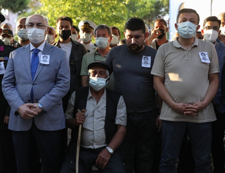 Canla başla mücadele etmişti! Yangın şehidi Erdal Tovka İzmir’de toprağa verildi