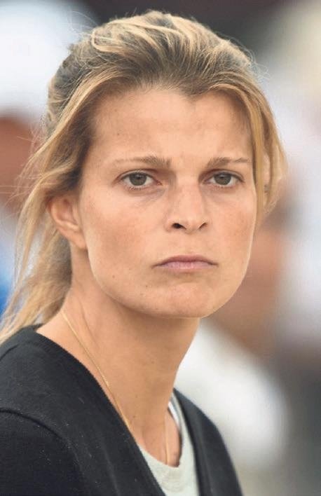 Yunan bayrağına geçit vermedi