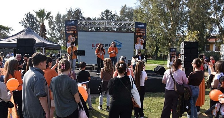 LÖSEV’den İzmir’de farkındalık korteji