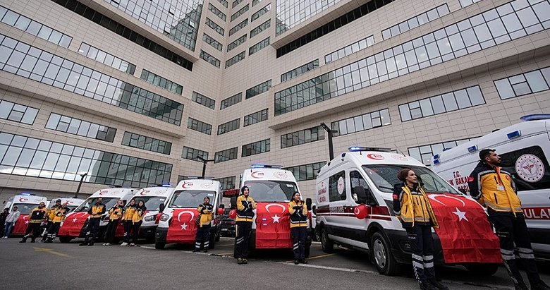 İzmir’de 45 yeni ambulans törenle hizmete başladı