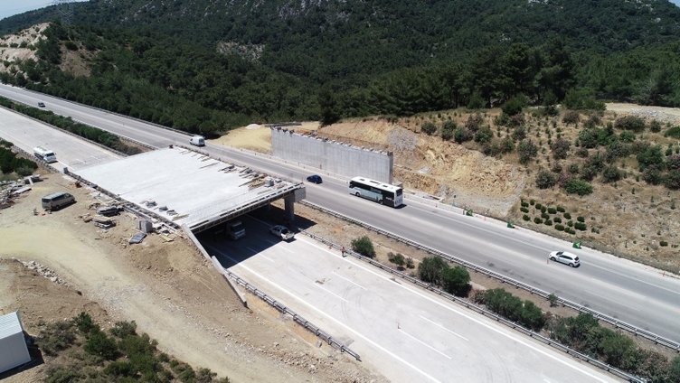 İzmir-Çeşme Otoyolu’na 3 ekolojik köprü