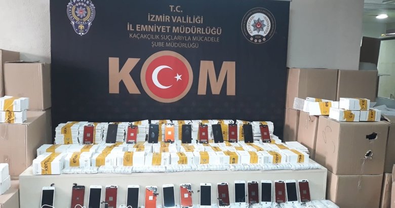 Izmir De 4 Bin 48 Kacak Telefon Aksesuari Ele Gecirildi Izmir Haberleri