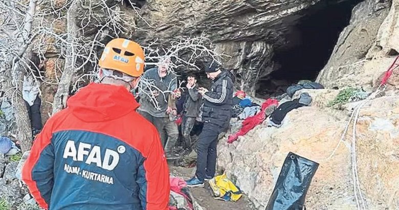 Mahsur kaldığı mağaradan 9 saat sonra kurtarıldı