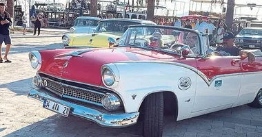 Bodrum’da klasik otomobiller geçidi