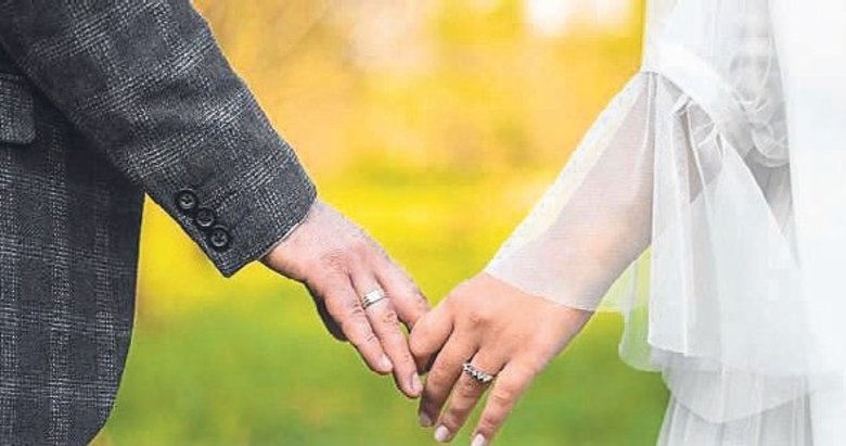 9 bini aşkın kişi ikinci baharında evliliğe adım attı