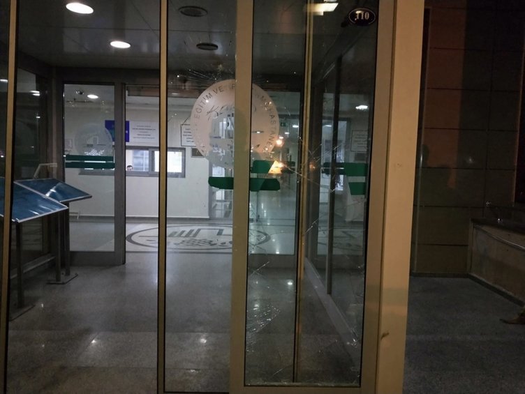 İzmir Karabağlar’da iki aile arasında kavga! Ölü ve yaralılar var