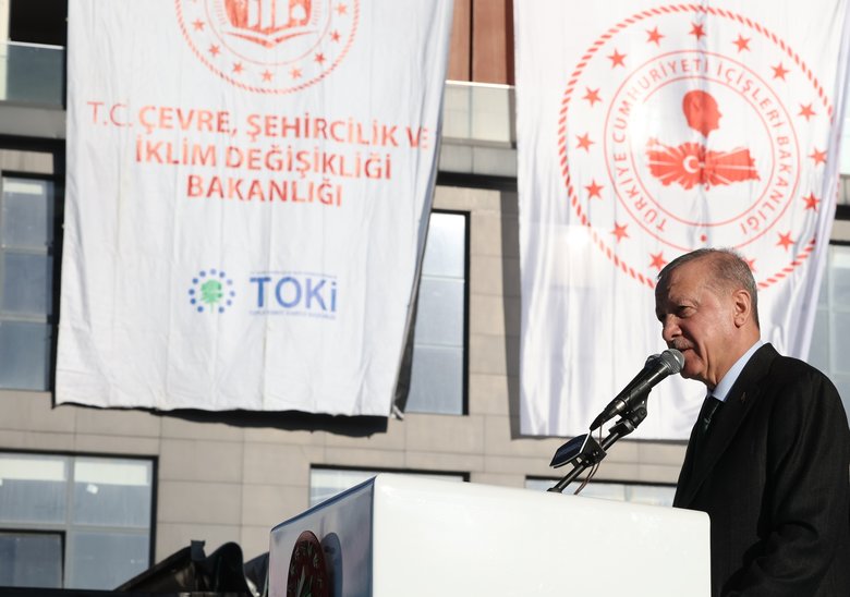 Başkan Erdoğan Kahramanmaraş’ta deprem konutlarını teslim etti! Özel’e sert tepki: Hangi yaraya merhem oldunuz?