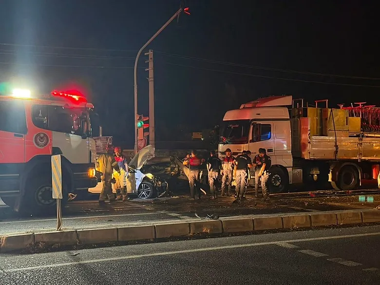 izmirde-zincirleme-trafik-kazasi-yaralilar-var-1782634422933.jpeg