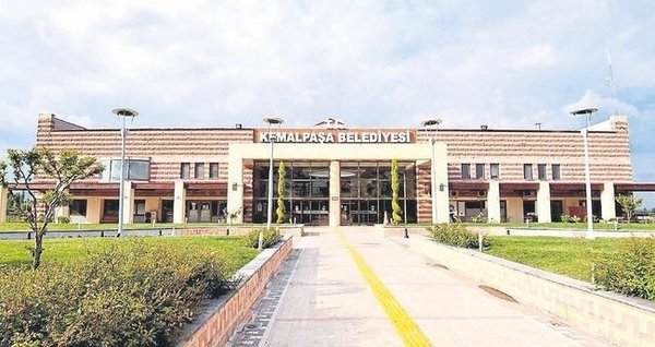 CHP’li Kemalpaşa Belediye Başkanı Karakayalı: ’Yardım parasını dağıtmak zorunda değilim size ne?’