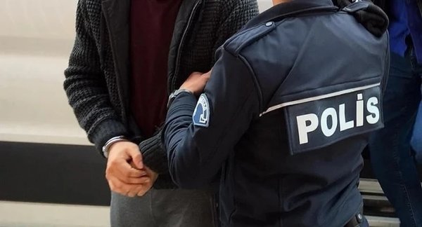 son-dakika-bakan-gurlek-acikladi-izmir-merkezli-8-ilde-es-zamanli-baskin-sanal-kumar-baronlarina-gecit-yok-1777967917922.jpeg