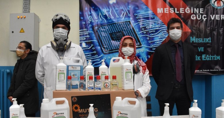 Muğla’da meslek lisesi öğretmenleri 70 bin litre dezenfektan üretti