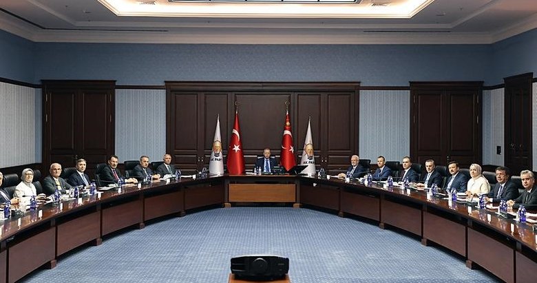 ‘Ülkeye hizmet sevdalısı olan herkese kapımız açık’