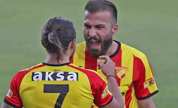 Sepil düğmeye basıyor