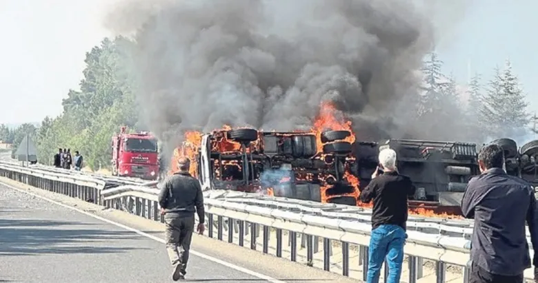 Bariyere çarpan alkol yüklü TIR alev topuna döndü