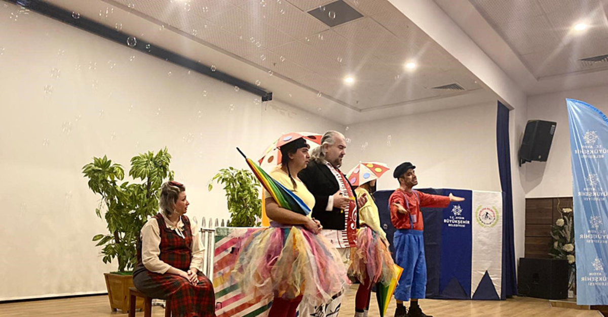 Aydın'da tiyatro günleri! Başkan Çerçioğlu'ndan çocuklara sanat etkinliği