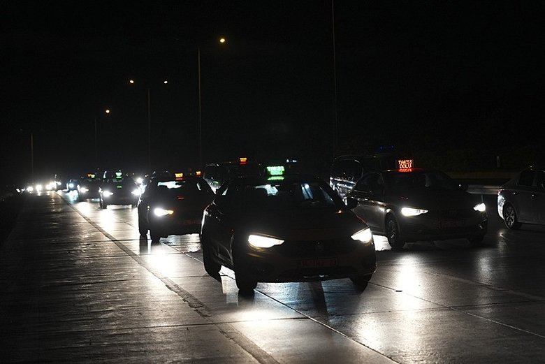 Eyüpsultan’da taksici silahlı saldırıya uğradı! Meslektaşları bu vahşete sessiz kalmadı!