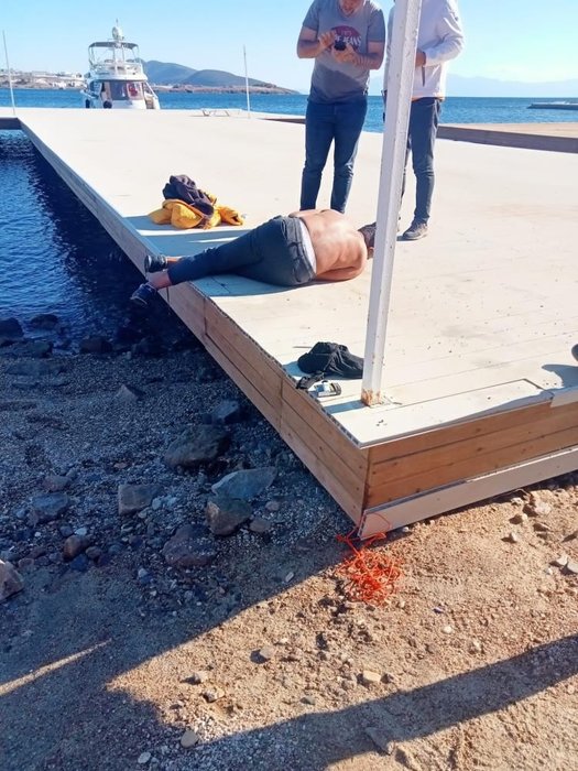 Muğla’da ilginç olay! Ayağına bağladığı kum torbasıyla denize atladı