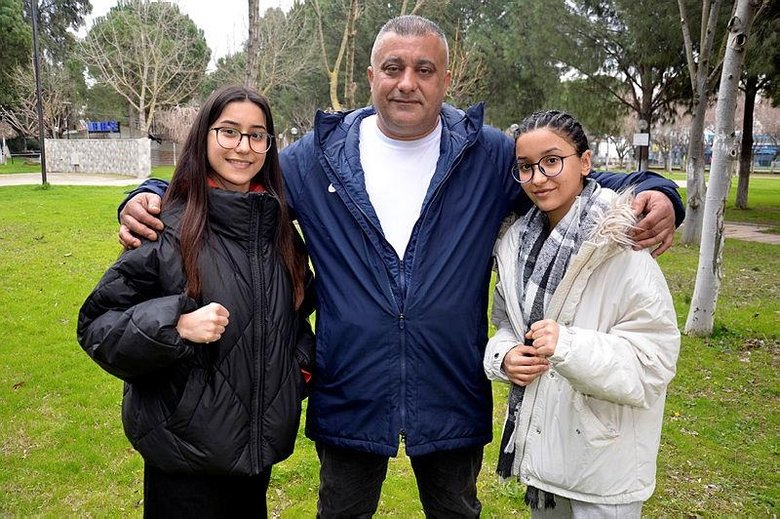 Kendisi olamadı kızlarını destekledi! Aydın’da kick boksçu kız kardeşler babalarının hayali için ringte