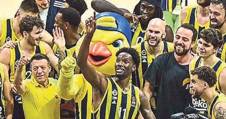 Fenerbahçe ilklerle dörtlü finalde