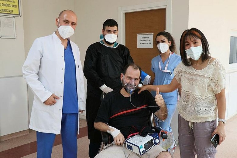 İzmir’de 15 gün entübe edilen ABD’li Kovid-19 hastası aşı yaptırmadığına pişman