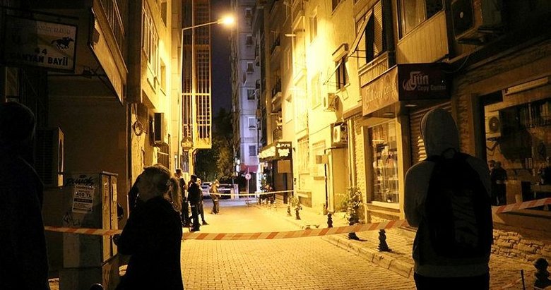 İzmir’de duvarlarında çatlama meydana gelen 4 katlı bina tedbir amaçlı boşaltıldı