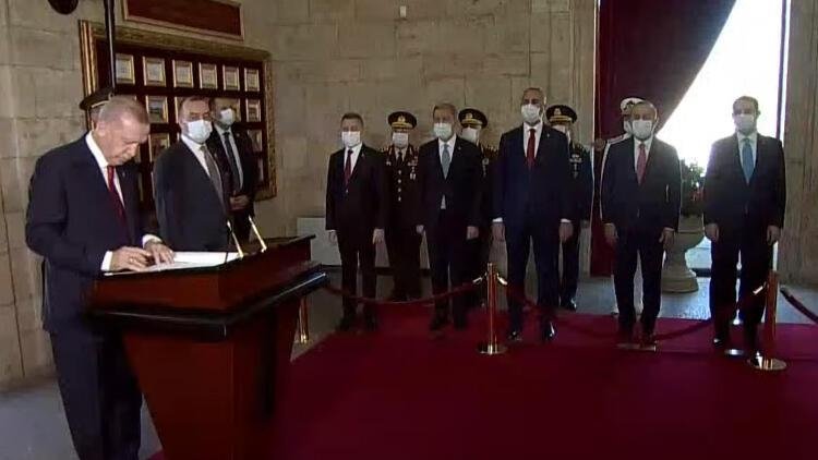 Başkan Erdoğan ve YAŞ üyelerinden Anıtkabir’e ziyaret