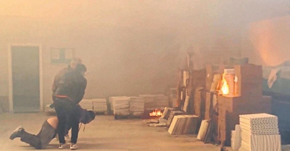 Maaşını alamayınca iş yerini yaktı