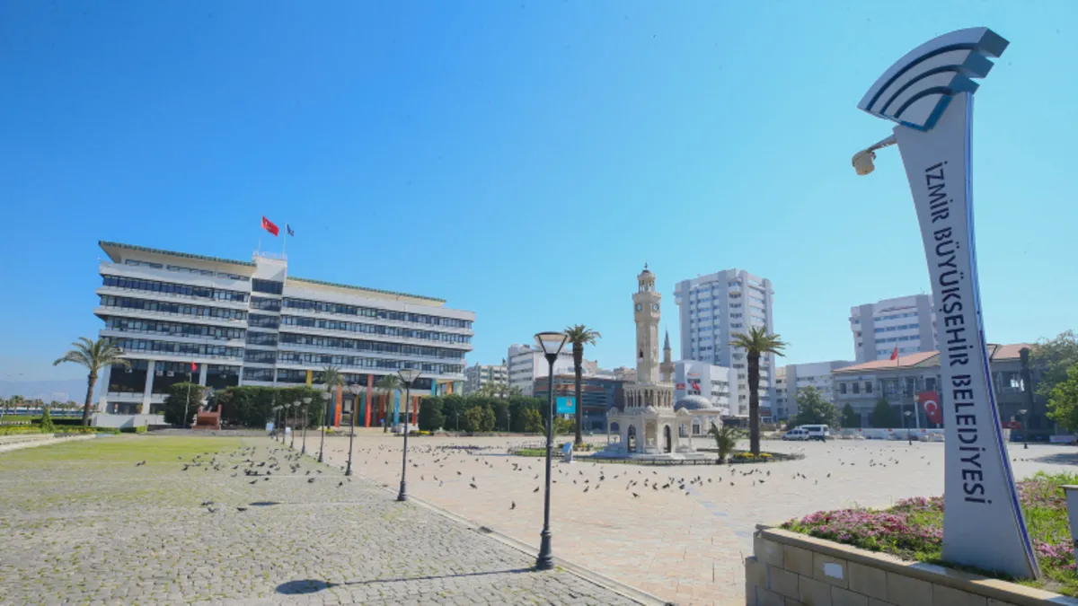 İzmir'de 4 bin belediye çalışanı TİS uyuşmazlığı nedeniyle bir günlük iş bıraktı; süreç Yüksek Hakem Kurulu'na taşındı