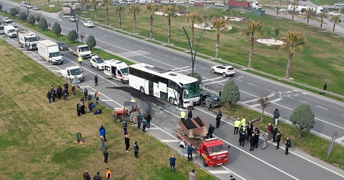 Manisa'da zincirleme kaza! Ortalık savaş alanına döndü