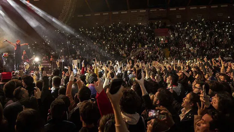 izmirde-bu-hafta-hangi-etkinlikler-var-izmirde-ekim-ayi-dolu-dolu-gececek-tiyatro-opera-ve-konserler-1790673277647.png