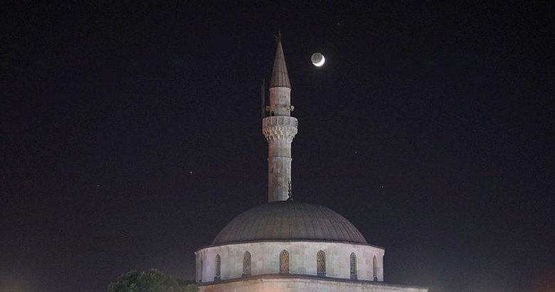 Cami ile hilal buluşması mest etti