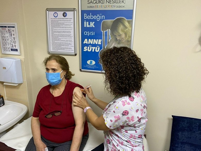 İzmir'de nüfusun ne kadarı aşılandı?