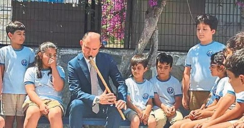 Okul müdürünün örnek ney sevdası