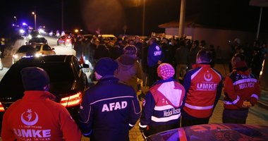 Manisa’da vatandaşların deprem nöbeti! Geceyi dışarıda geçirdiler